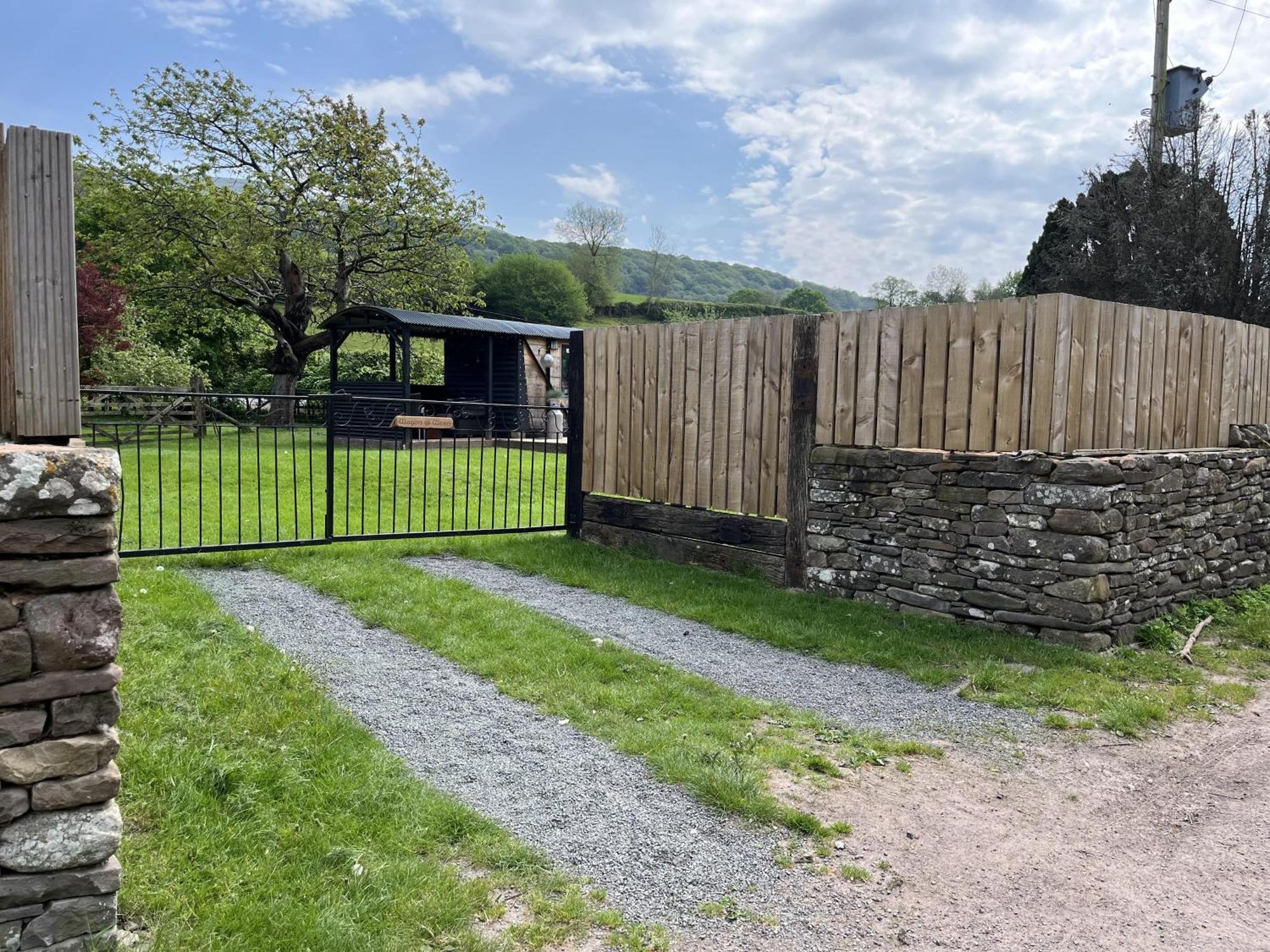 1 Bed Converted Railway Wagon Near Crickhowell Esterno foto