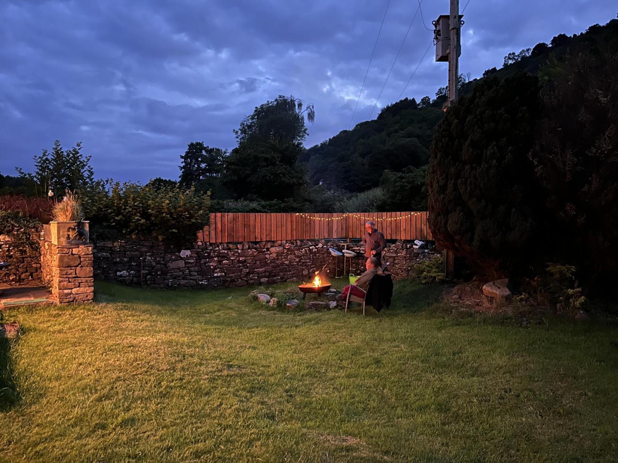 1 Bed Converted Railway Wagon Near Crickhowell Esterno foto